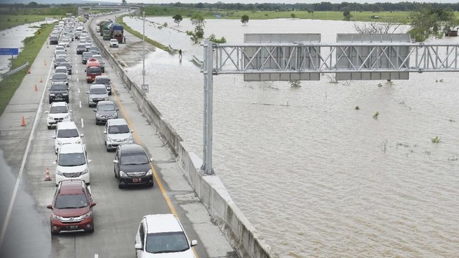Tol Trans-Jawa jelas bakal jadi sasaran pemudik apalagi tiga provinsi di Jawa merupakan tujuan mudik terbesar yakni Jawa Barat, Jawa Tengah dan Jawa Timur.