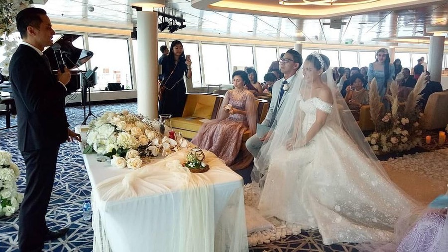 Yuanita Christiani dan Indra Wiguna Resmi menikah pada Kamis (7/3). Ada beberpaa fakta menarik lho di balik pernikahan mereka. Apa saja ya?.