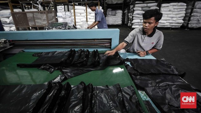 Kementerian Keuangan mempertimbangkan insentif khusus bagi industri plastik sebagai kompensasi setelah ada pengenaan cukai terhadap kantong plastik Rp200.