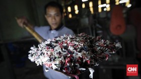 FOTO: Intip Asyik Produksi Kantong Plastik
