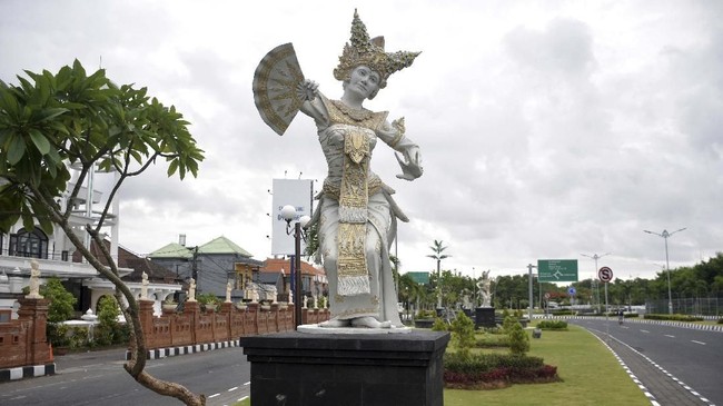 Pemerintah rencananya akan mengirim 25 persen ASN di tujuh kementerian/lembaga di bawah Kemenko marves untuk bekerja dari Bali atau work from Bali.