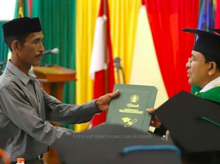 Ayah Ceritakan Perjuangan Sang Anak untuk Wisuda Sebelum Meninggal