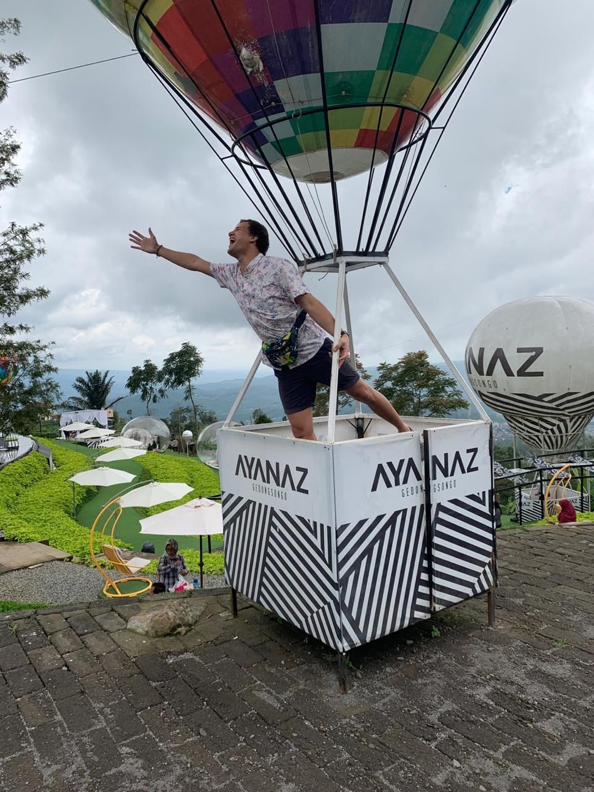 Mengintip keseruan Stuart Collin dan Agatha Valerie quality time di Semarang dan Salatiga dalam program Celebrity on Vacation&period; 