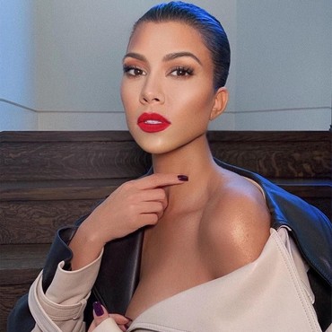 Sebut Azab Tuhan, Kourtney Kardashian Ungkap Konspirasi Virus Corona