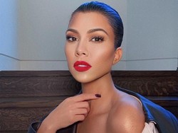 Luncurkan Brand Baru, Kourtney Kardashian Rela Bugil