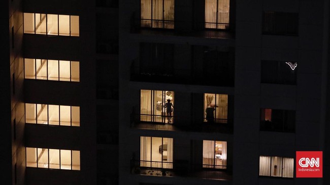 Pengelola apartemen Taman Rasuna di Kuningan, Jaksel, memberi ruang bagi warganya untuk isoman di unit masing-masing, dan membantu penyaluran kebutuhan.