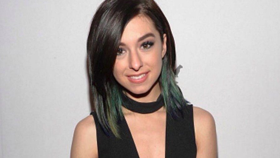 Christina Grimmie Berikut deretan artis yang merenggang nyawa di tangan fans sendiri.