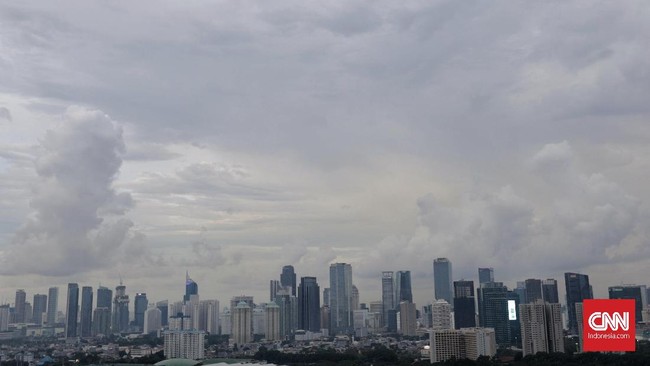 Jakarta menjadi kota dengan polusi terburuk nomor tiga di dunia setelah Santiago, Chile dan Chongqing, China pada Rabu (3/7).