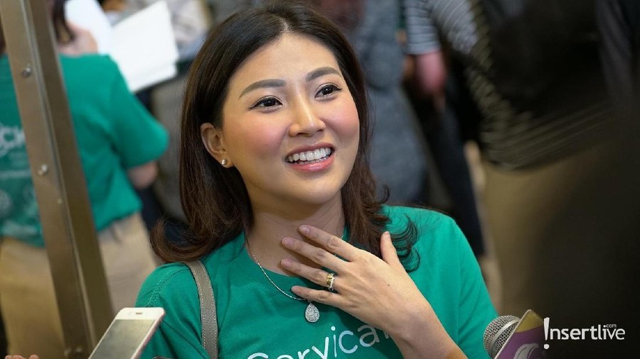 Lahiran di Singapura, Sarwendah Boyong Tukang Pijat dari Indonesia Meski lahiran di Singapura, Sarwendah ternyata memboyong tukang pijat tradisional Indonesia lho.