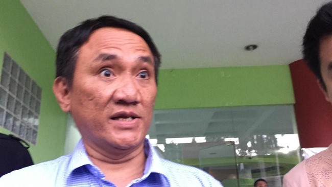 Ketua Bappilu Partai Demokrat, Andi Arief memberikan analisis berbau sindiran terhadap Ketua DPP PDIP sekaligus Ketua DPR, Puan Maharani.