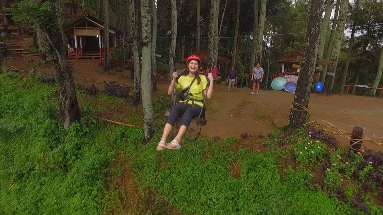 Quality Time Stuart Collin & Agatha Valerie di Semarang Mengintip keseruan Stuart Collin dan Agatha Valerie quality time di Semarang dan Salatiga dalam program Celebrity on Vacation.