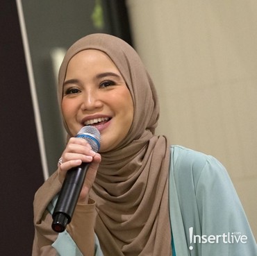 Cara Unik Chacha Frederica Jalani LDR dengan Suami