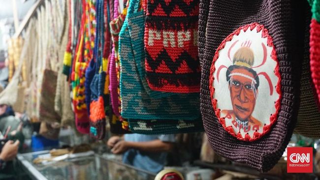 Ada banyak oleh-oleh khas Papua yang bisa didapat usai berlibur ke Tambrauw, Papua.