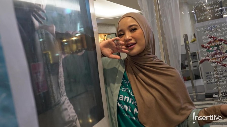 Chacha Frederica sebut busana muslim juga bisa fashionable.