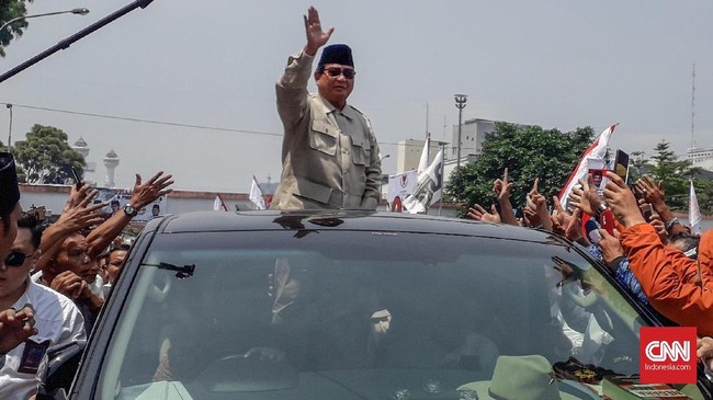 Prabowo Pakai Mobil Eks Donatur ISIS Saat Kampanye di Cianjur Ketua Umum Gerakan Reformis Islam Chep Hernawan mengaku meminjamkan mobil pribadinya untuk calon presiden nomor urut 02 Prabowo Subianto kampanye di Cianjur.