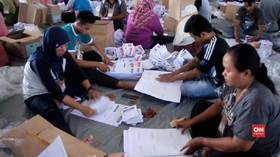 VIDEO: Jelang Pemilu, Mojokerto Mulai Sortir Surat Suara