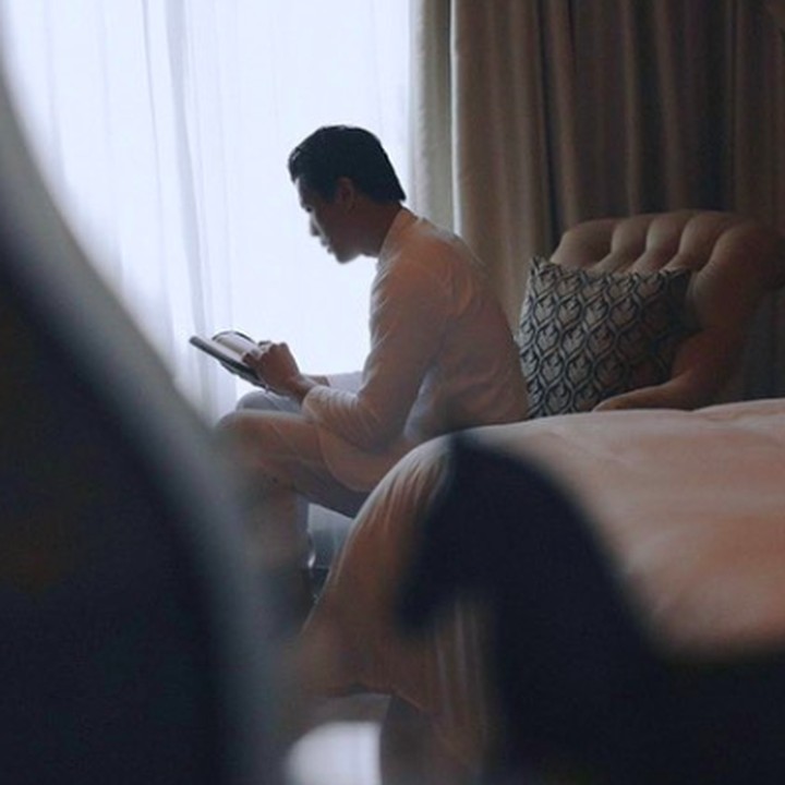 <p>Dua hari lalu, Syahrini mengunggah foto sang suami sedang duduk membaca Al Quran. Pelantun hits 'Sesuatu' ini menulis <em>caption</em>, "Semoga Senantiasa Menjadi Suami Yang Sholeh, Taat Kepada Allah Swt Dan Mencintai ALQUR’AN @reinobarack." (Foto: Instagram @princessyahrini)</p>