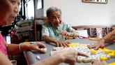 FOTO: Menjaga Warisan Jajanan Kaki Lima Singapura Singapura berusaha menjaga pusat jajanan kaki lima yang jumlahnya mencapai ratusan, dari kepunahan dengan mendaftarkannya ke UNESCO.