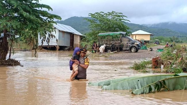 korban longsor manggarai barat ditemukan total 8 meninggal