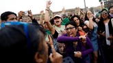 FOTO: Dunia Rayakan Hari Perempuan Internasional Ribuan pria dan perempuan turun ke jalan di berbagai pelosok dunia untuk merayakan Hari Perempuan Internasional pada Jumat (8/3). (Reuters/Juan Carlos Ulate)