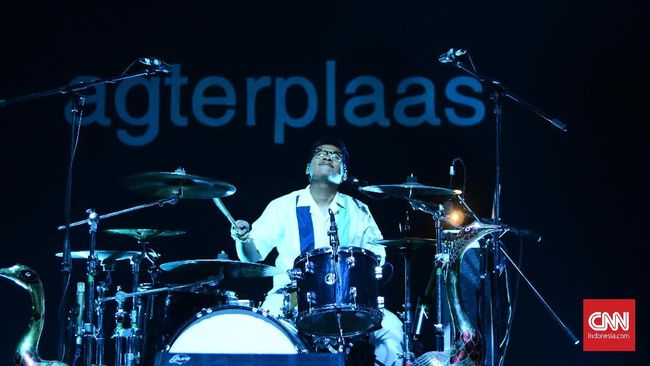 The Adams menggelar konser sekaligus perilisan album dengan konsep unik, membagi studio ke lima panggung berbeda.