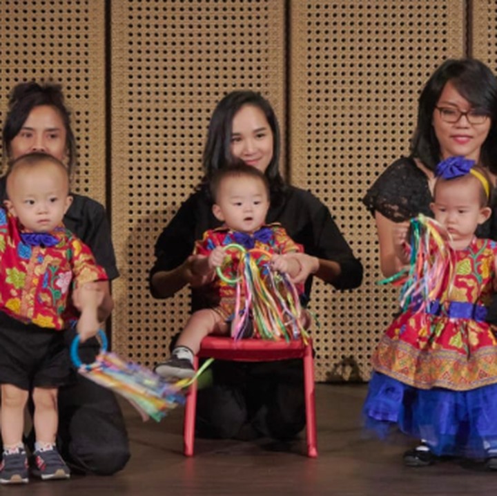 <p>Kata Marcia Dewi Hartanto yang karib disapa Dewi, selaku pengajar Canzona Music School, peran orang tua penting dalam mengembangkan bakat anak main musik, termasuk piano. (Foto: Instagram/ @canzonamusicschool)</p>