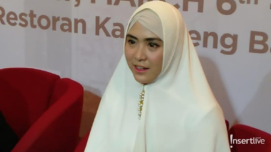 Demi Anak Kembar, April Jasmine Rela Tak Ambil Job April Jasmine rela tak ambil job demi melihat tumbuh kembang sang anak. Berikut infonya.