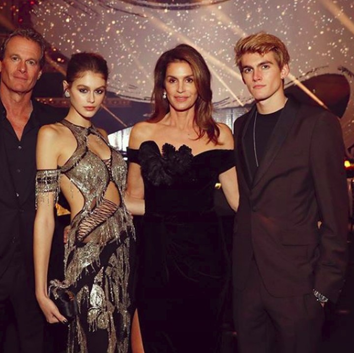 <p>Presley dan Kaia mengikuti jejak karier sang ibu yakni sama-sama menjadi model. (Foto: Instagram @cindycrawford)</p>