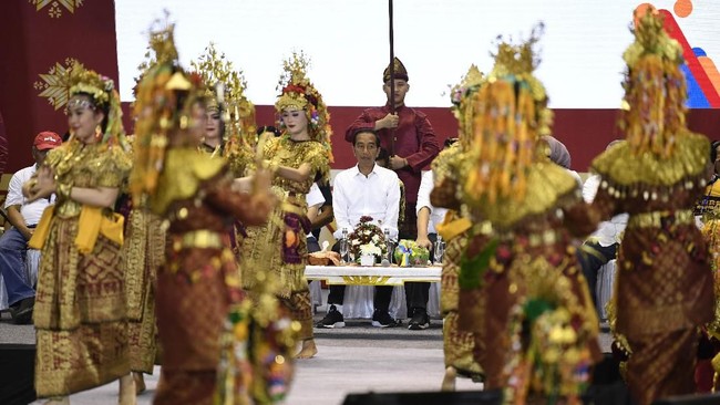 Menurut capres petahana Jokowi, mengelola pemerintahan Indonesia yang mencakup wilayah besar dan jumlah rakyat hingga ratusasn juta itu tak mudah.