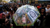 FOTO: Dunia Rayakan Hari Perempuan Internasional Ribuan pria dan perempuan turun ke jalan di berbagai pelosok dunia untuk merayakan Hari Perempuan Internasional pada Jumat (8/3). (Reuters/Juan Carlos Ulate)