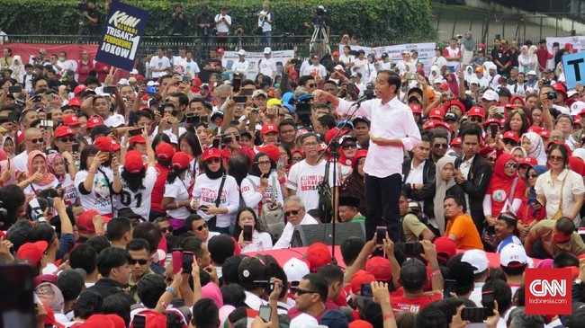 Di hadapan milenial yang hadir di Festival Satu Indonesia, capres 01 Jokowi menyinggung kembali pernyataan yang sempat dilontarkan lawan politiknya dalam debat.