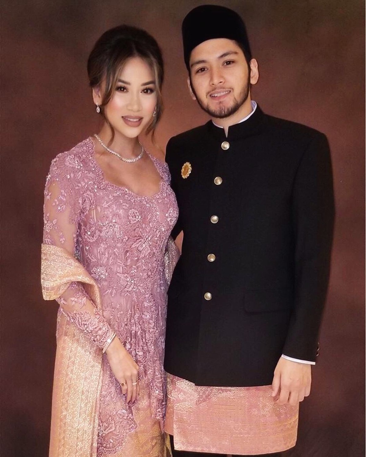 Mengintip kemeriahan pernikahan putra bungsu Bambang Trihadmodjo dan Hamilah&comma; Bambang Aditya Trihatmanto&comma; yang baru saja menikahi Kezia Toemion&period;