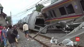VIDEO: KRL Anjlok, Penumpang dan Bodi Kereta Dievakuasi