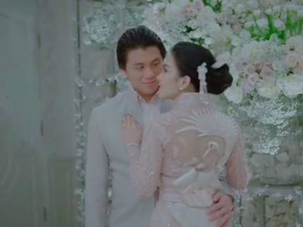 Momen Romantis Syahrini & Reino Barack Saling Berbalas Kata Cinta
