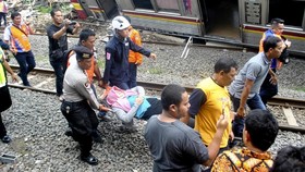 Kemhub Pakai Crane dari Cirebon Evakuasi KRL Jakarta-Bogor