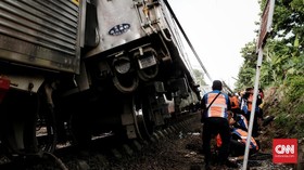 Warganet Doakan Penumpang KRL Anjlok di Kebon Pedes Selamat