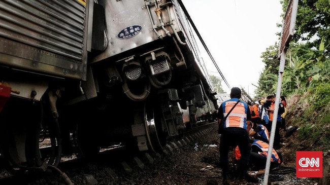 Kecelakaan yang menimpa kereta Commuter Jabodetabek KA 1722 (rute Jatinegara-Bogor) di Kebon Pedes mengundang perhatian sejumlah warganet.