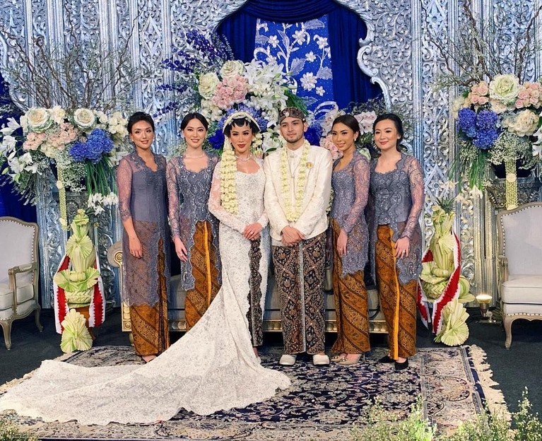 Foto-foto Pernikahan Anak Bungsu Bambang Trihatmodjo Mengintip kemeriahan pernikahan putra bungsu Bambang Trihadmodjo dan Hamilah, Bambang Aditya Trihatmanto, yang baru saja menikahi Kezia Toemion.