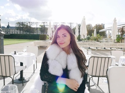 7 Potret Anisha, Wanita Cantik yang Dirumorkan Pacaran dengan Pangeran Brunei