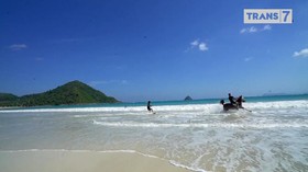 VIDEO: 'Horse Surfing' di Lombok