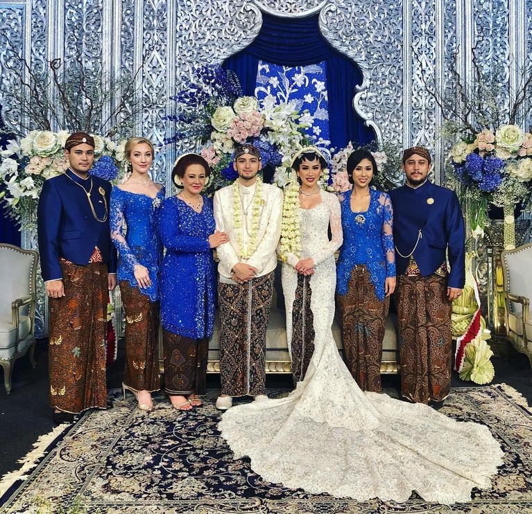 Foto-foto Pernikahan Anak Bungsu Bambang Trihatmodjo Mengintip kemeriahan pernikahan putra bungsu Bambang Trihadmodjo dan Hamilah, Bambang Aditya Trihatmanto, yang baru saja menikahi Kezia Toemion.