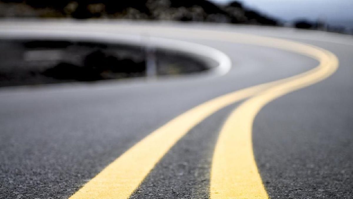 Viral Pria Bertopeng Curi Marka Jalan Mata Kucing di Cawang Jaktim