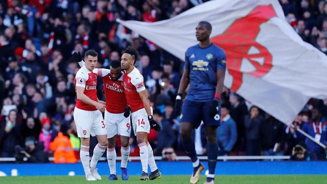 Manchester United dipastikan gagal bermain di Liga Champions musim depan setelah hanya mampu bermain imbang 1-1 di markas Huddersfield Town, Minggu (5/5).