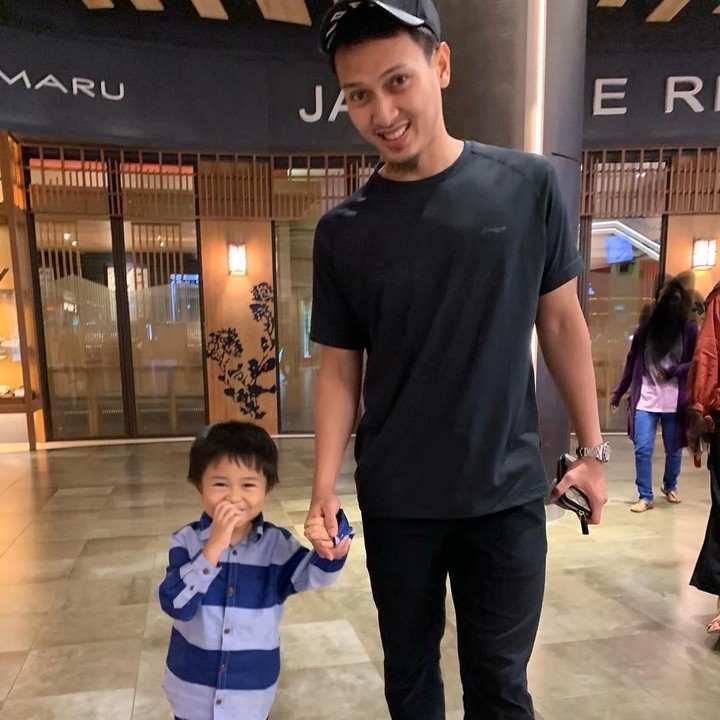 <p>Pebulutangkis Mohammad Ahsan memiliki anak laki-laki bernama, King Arsakha Ahsan. Arsakha lahir pada 12 Juni 2015. (Foto: Instagram @king.chayra)</p>