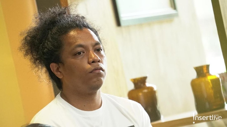 Luapan perasaan Arie Kriting di tengah ramai perbincangan hubungannya dengan Indah Permatasari tak direstui.