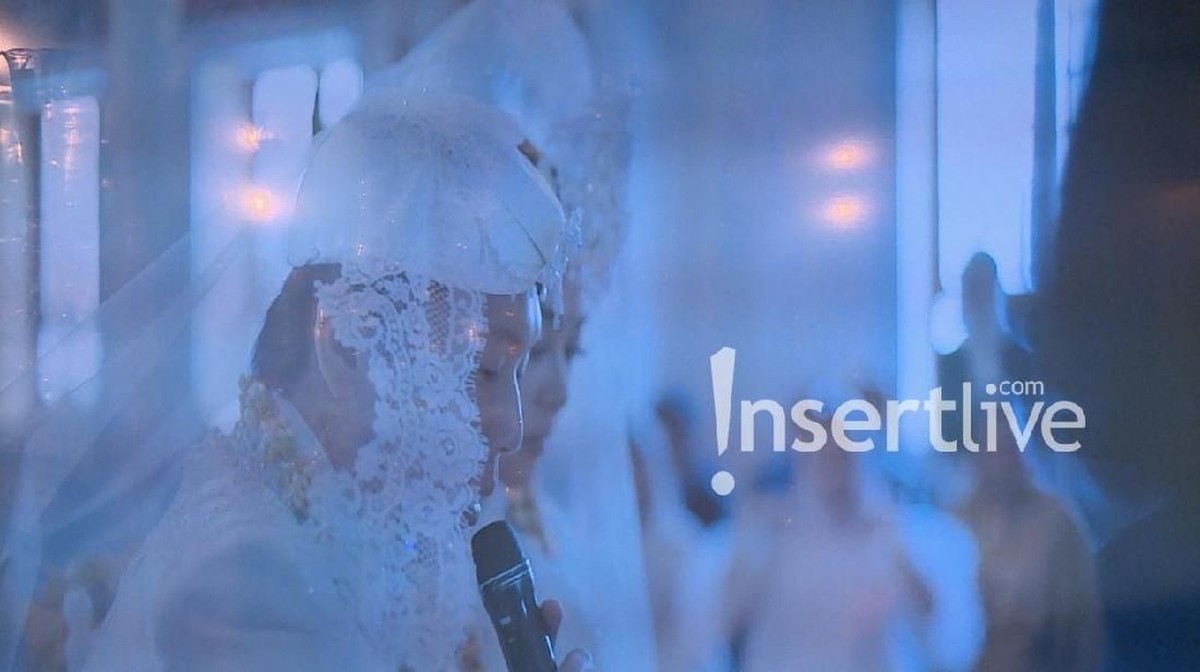 Menggelar pernikahan pada Rabu &lpar;27&sol;2&rpar;&comma; berikut Insertlive sajikan potret manis prosesi akad pernikahan Syahrini dan Reino Barack&period;