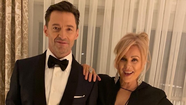 8 Pernikahan Beda Usia Artis Hollywood Usia bukan halangan bagi 8 pasangan Hollywood ini untuk membawa hubungannya ke jenjang pernikahan. Wah siapa saja? Berikut informasinya versi Insertlive.