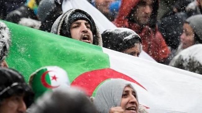 Presiden Aljazair Kembali ke Negaranya, Disambut Unjuk Rasa