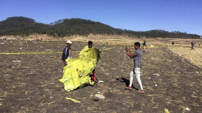 China mengeluarkan larangan bagi semua maskapai untuk menerbangkan pesawat Boeing 737 Max 8 atau sejenis Ethiopian Airlines untuk semua penerbangan domestik.
