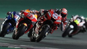 FOTO: Dovizioso Menangi Adu Balap Seru MotoGP Qatar 2019